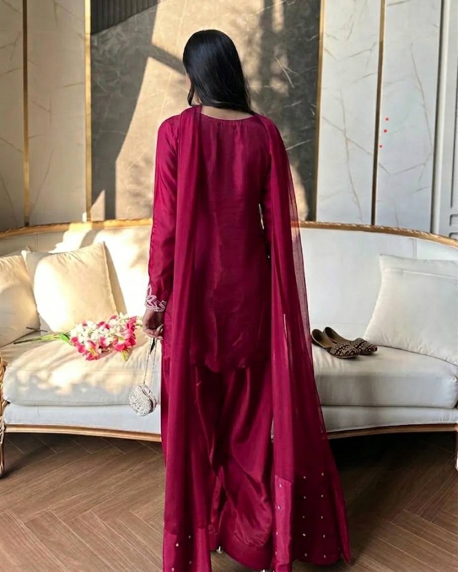 The Midnight Onyx Lotus-Embroidered Silk Set